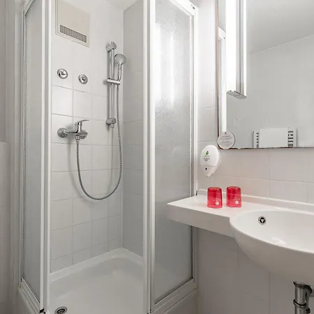 Azimut Hotel 3*