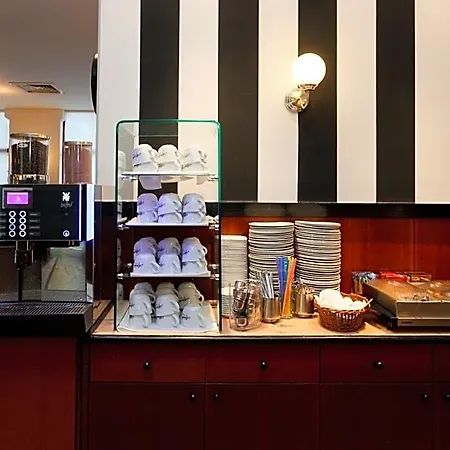 Azimut Hotel 3*