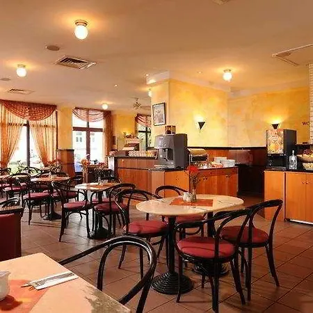 Hotel Azimut 3*